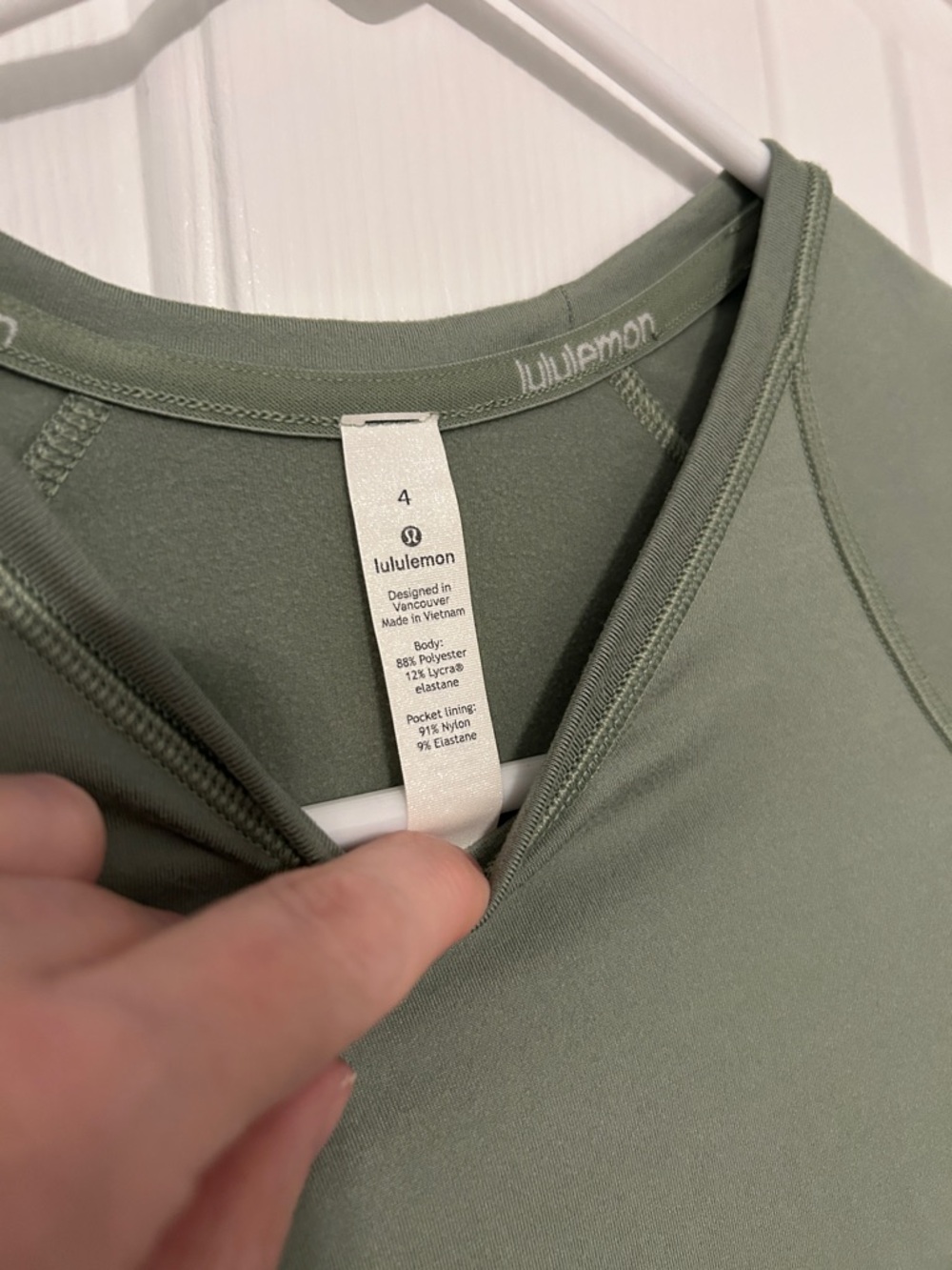Lululemon It's Rulu Long-Sleeve Shirt Size 4 Like New - Picture 2 of 16
